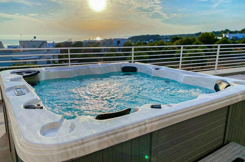 Jacuzzi Holiday Homes By Lovesud Santa Maria di Leuca Luaran gambar